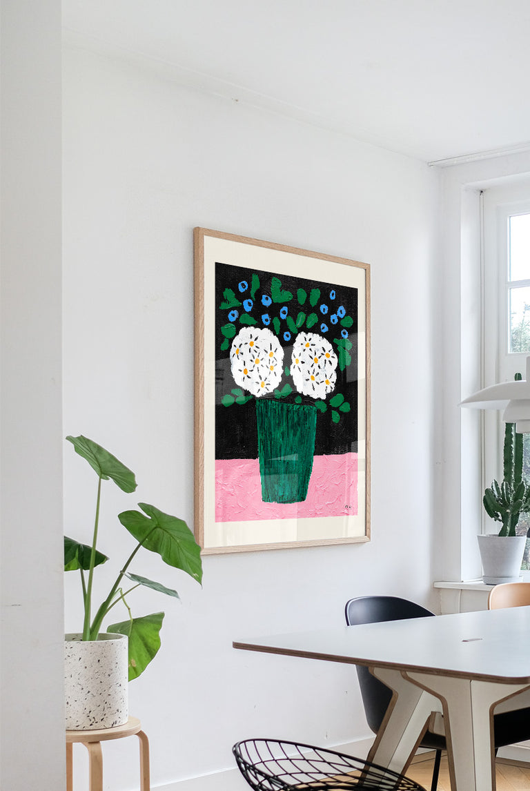 Madelen - Bouquet in green vase